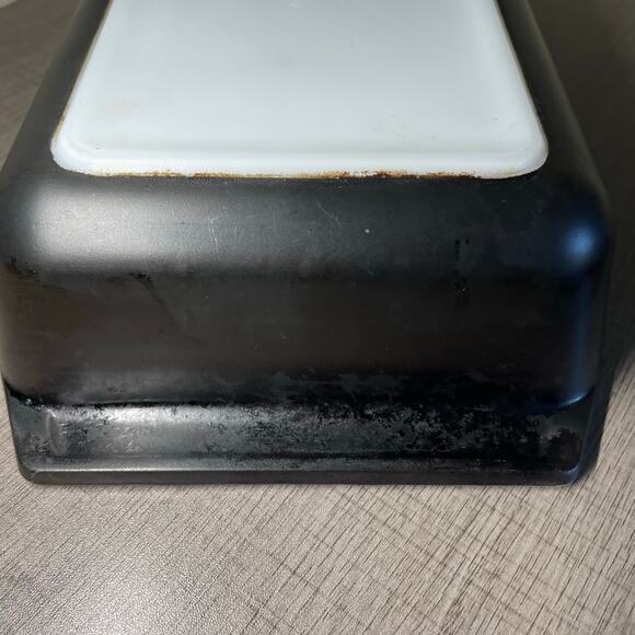 Black and White Snowflake Pyrex 575 B 2 quart Space saver - Picture 12 of 16